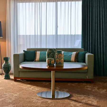 By Ihg