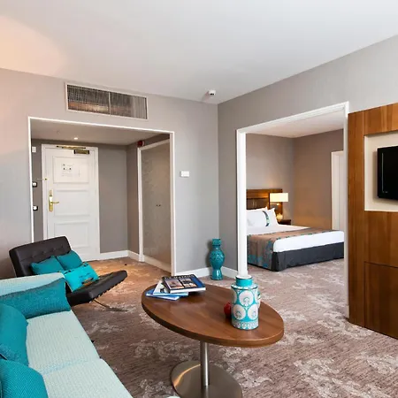 By Ihg Hotel