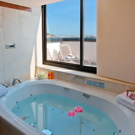 Hotel By Ihg