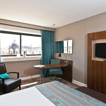 By Ihg