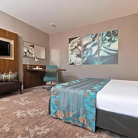 By Ihg