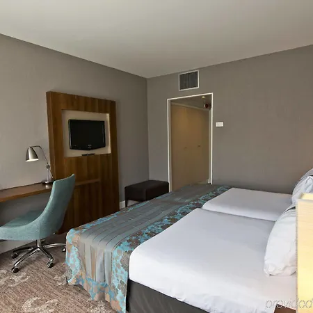 Hotel By Ihg