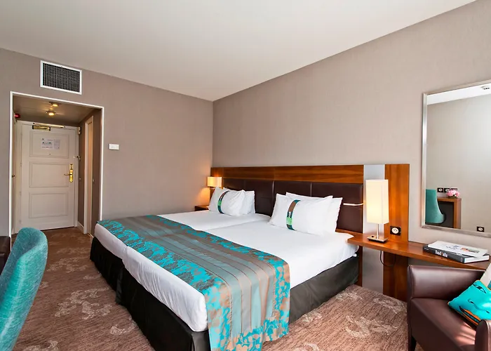 فندق هوليداي إن نيس